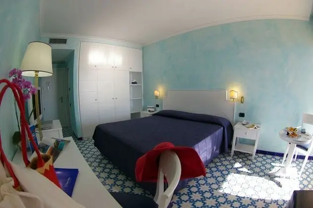 Standard Tek Büyük veya İki Ayrı Yataklı Oda, Balkon, Bahçe Manzaralı