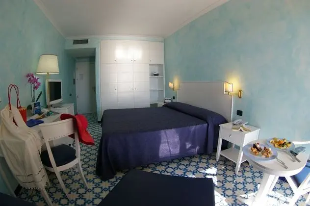 Superior Tek Büyük veya İki Ayrı Yataklı Oda, Balkon, Deniz Manzaralı