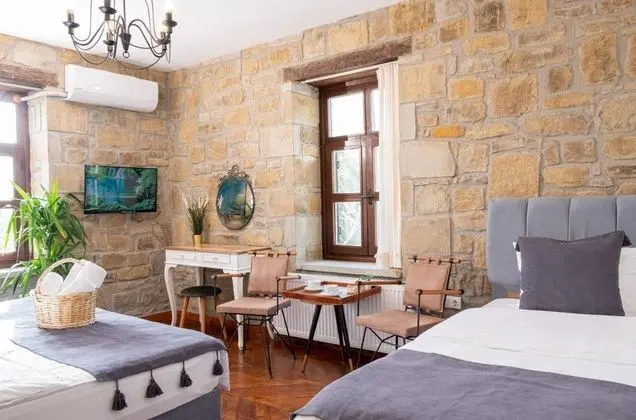 Standart Üç Kişilik Oda, Avlu Manzaralı