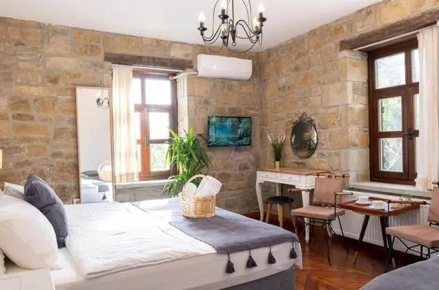 Standart Üç Kişilik Oda, Avlu Manzaralı