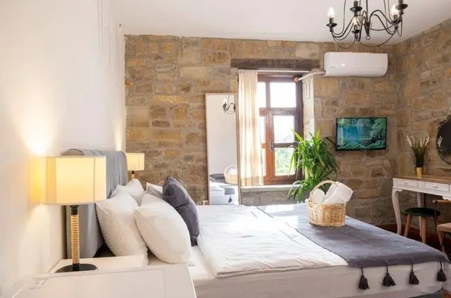 Standart Üç Kişilik Oda, Avlu Manzaralı