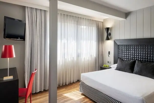 Büyük Yataklı Tek Kişilik Oda (with Spa access)