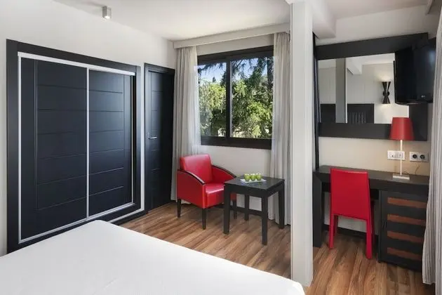 Büyük Yataklı Tek Kişilik Oda (with Spa access)