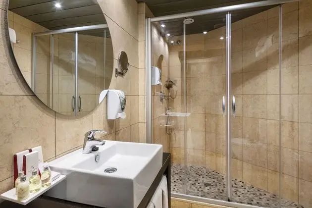 Büyük Yataklı Tek Kişilik Oda (with Spa access)