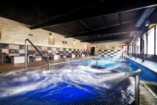 Tek Büyük Yataklı Oda (with Spa access)