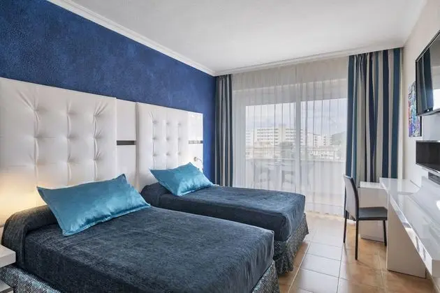 Deluxe Tek Büyük Yataklı Oda, Havuz Manzaralı (with Spa Access)