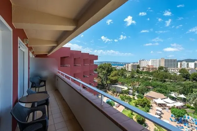 Deluxe Tek Büyük Yataklı Oda, Havuz Manzaralı (with Spa Access)