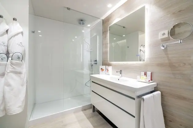 Deluxe Büyük Yataklı Tek Kişilik Oda (Spa Access)
