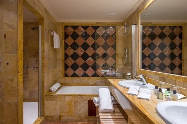 Tek Büyük Yataklı Oda (Relax offer: spa access + massage)