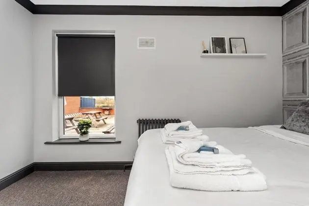 Standard Tek Büyük Yataklı Oda, Ortak Banyo, Avlu Manzaralı