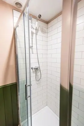 Standard Tek Büyük Yataklı Oda, Ortak Banyo, Avlu Manzaralı