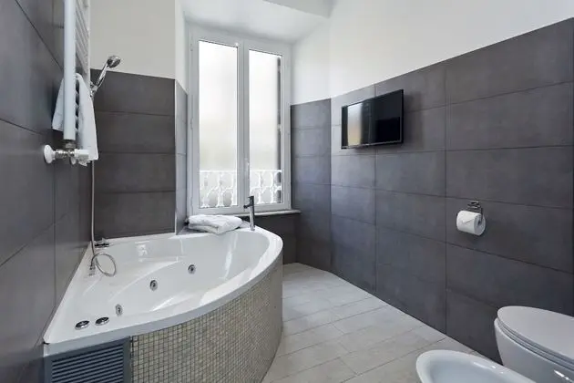 Süit, Sıcak Su Havuzu