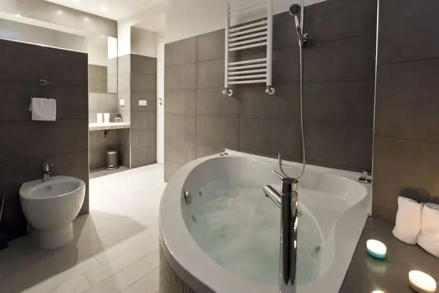 Süit, Sıcak Su Havuzu