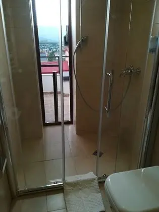 Üç Kişilik Oda, Balkon