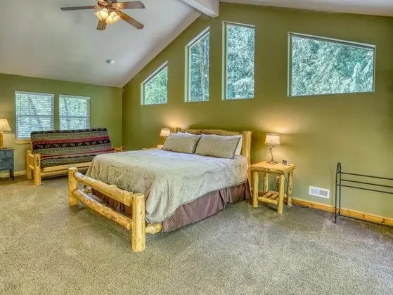 Kulübe, Birden Çok Yatak (Salmon River Chalet)