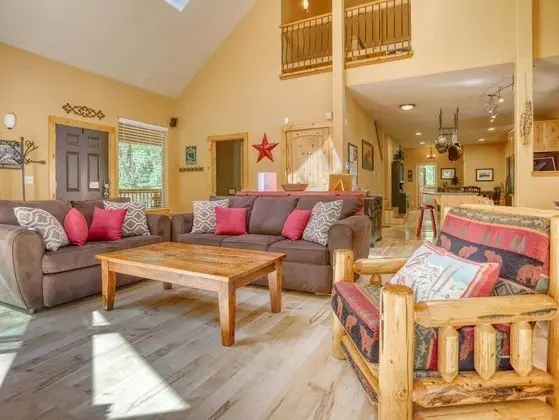Kulübe, Birden Çok Yatak (Salmon River Chalet)