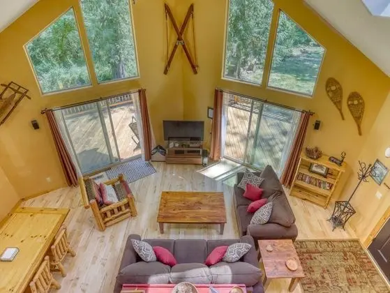 Kulübe, Birden Çok Yatak (Salmon River Chalet)