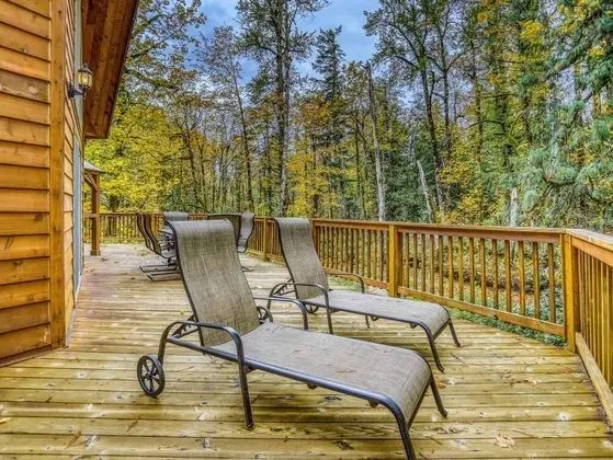 Kulübe, Birden Çok Yatak (Salmon River Chalet)