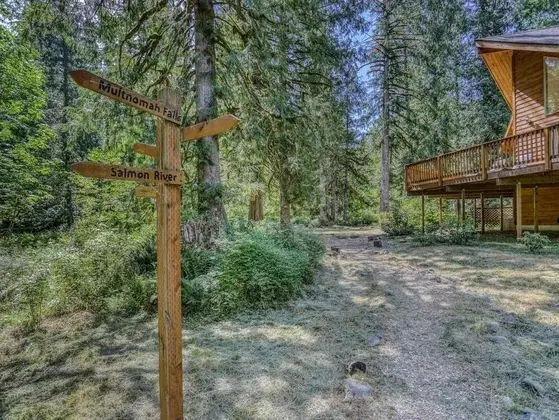 Kulübe, Birden Çok Yatak (Salmon River Chalet)
