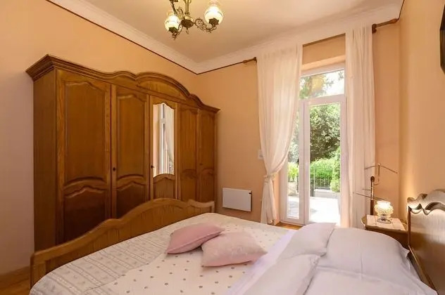 One - Bedroom Apartment with Park View