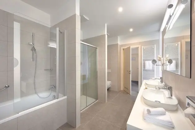 Junior Luxury Suite with Balcony