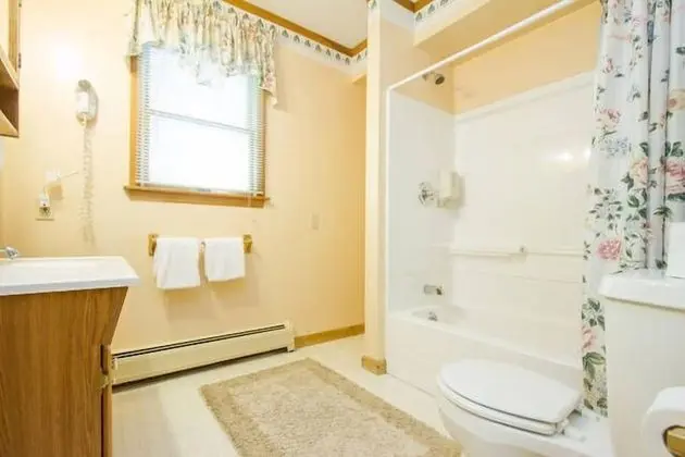 Carriage House, 4 Bedroom with Kitchen
