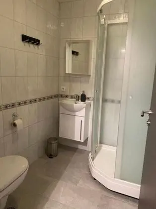 Tek Büyük veya İki Ayrı Yataklı Oda, Ortak Banyo