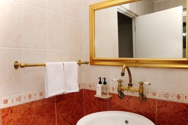 Deluxe Tek Büyük veya İki Ayrı Yataklı Oda, Özel Banyo, Havuz Manzaralı