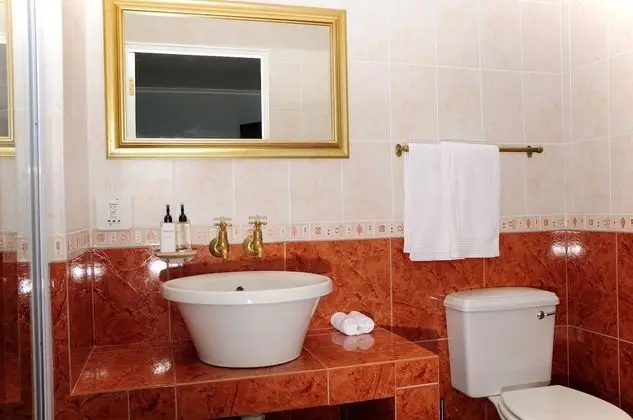 Deluxe Tek Büyük veya İki Ayrı Yataklı Oda, Özel Banyo, Havuz Manzaralı