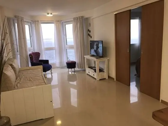 Apart Daire, Göl Manzaralı