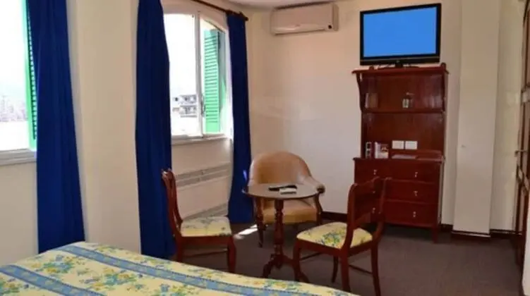 Junior Tek Büyük Yataklı Oda