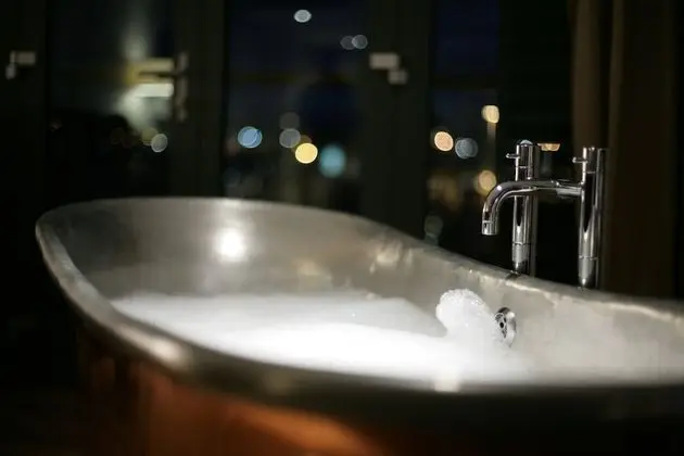 Luxury Tek Büyük Yataklı Oda, Marina Manzaralı (Copper Bath)