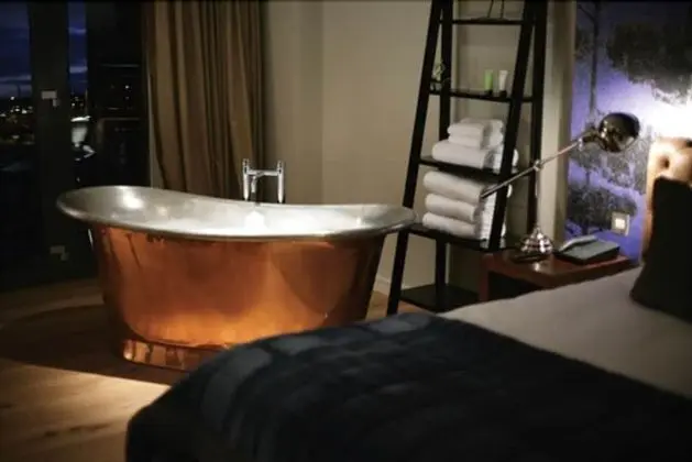 Luxury Tek Büyük Yataklı Oda, Marina Manzaralı (Copper Bath)