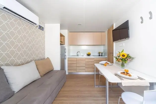 Premium relax mobile home, jetted tub