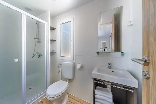 Premium relax mobile home, jetted tub