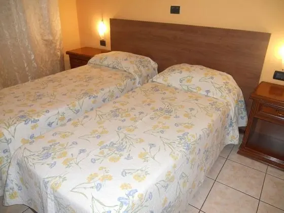 Comfort Tek Büyük veya İki Ayrı Yataklı Oda