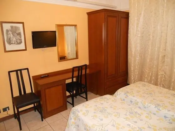 Comfort Tek Büyük veya İki Ayrı Yataklı Oda
