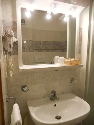 Comfort Tek Büyük veya İki Ayrı Yataklı Oda