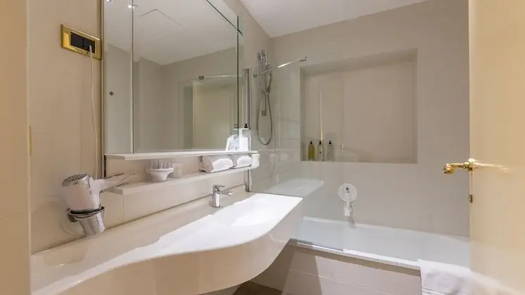 Classic Tek Büyük Yataklı Oda (Spa Access Included)