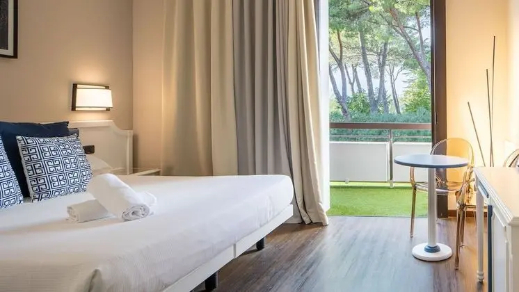 Superior Tek Büyük Yataklı Oda (Spa Access Included)