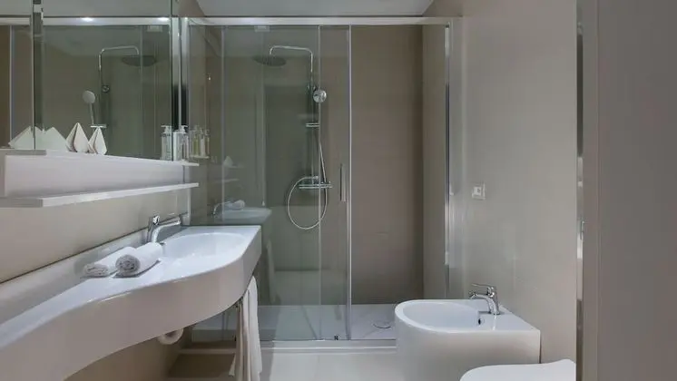 Superior Tek Büyük Yataklı Oda (Spa Access Included)