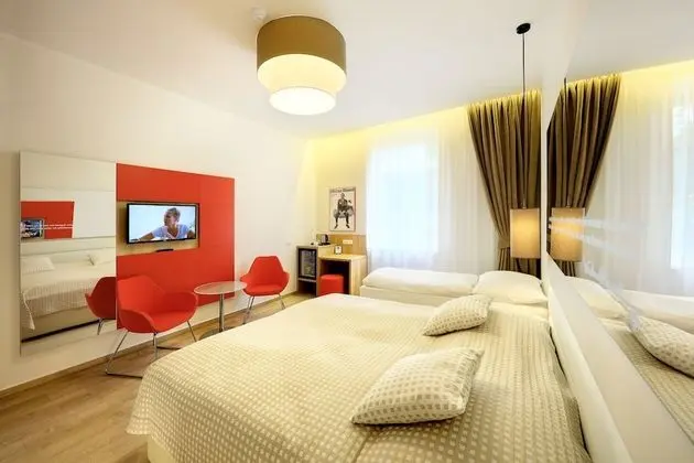 Üç Kişilik Oda, Bahçe Manzaralı