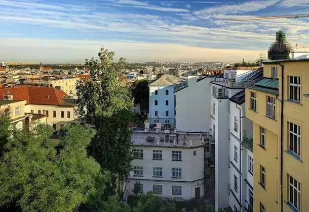 Üç Kişilik Oda, Bahçe Manzaralı