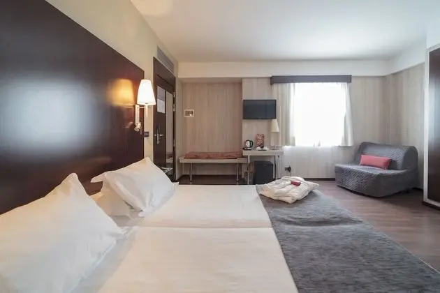 Büyük Yataklı Tek Kişilik Oda