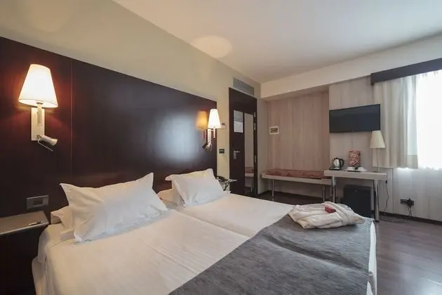 Büyük Yataklı Tek Kişilik Oda