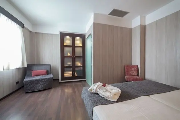 Büyük Yataklı Tek Kişilik Oda