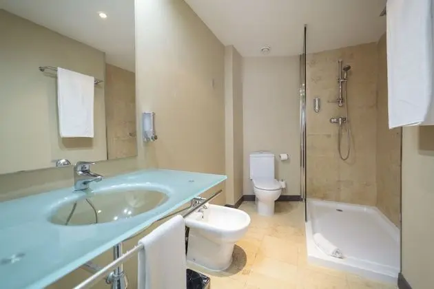 Büyük Yataklı Tek Kişilik Oda