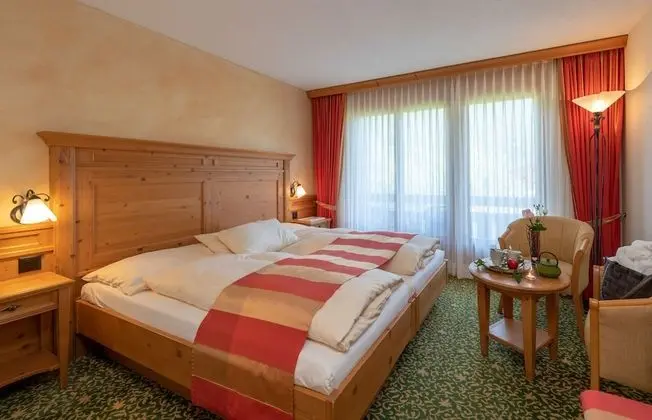 Deluxe Tek Büyük Yataklı Oda, Bahçe Manzaralı, Bahçeli