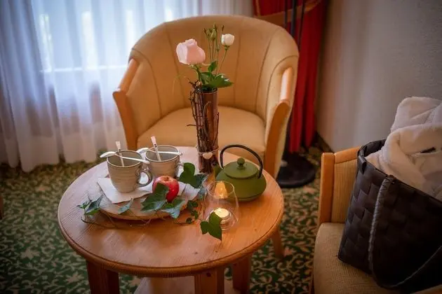 Deluxe Tek Büyük Yataklı Oda, Bahçe Manzaralı, Bahçeli