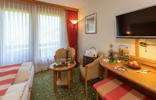 Deluxe Tek Büyük Yataklı Oda, Bahçe Manzaralı, Bahçeli